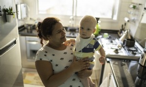 Wie 4 Nannys mit kulturellen Unterschieden in Familien umgehen 