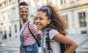 Was ist ein Kindermädchen oder -sitter nach der Schule – und brauchen Sie einen? 