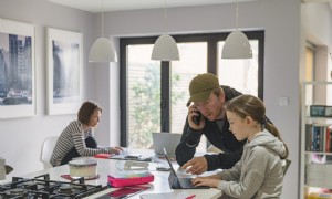 Wie sich Co-Eltern laut Experten auf einen Back-to-School-Plan einigen können 