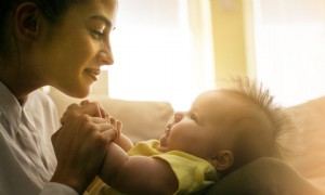 Wie Sie als Fachkraft für Neugeborenenpflege bei der Arbeit mehr verdienen können