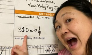 Schwangere Lehrerin auf Bettlägerigkeit gefeiert, weil sie Fernunterricht vom Krankenhaus leitete 