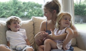 Nanny-Share-Verträge:So strukturieren Sie Bezahlung, Freizeit und mehr 