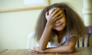 Lehrer schikaniert Eltern, die beim Rauchen, Trinken und Ausziehen beim Online-Lernen erwischt wurden 