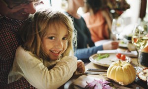 7 unterhaltsame Möglichkeiten, Kindern Thanksgiving beizubringen 