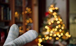 Brilliant Elf on the Shelf Eltern stellen den magischen Spion unter Quarantäne, um eine Pause zu machen