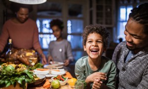 Wie man während der Pandemie „Nein“ zu Feiertagsversammlungen sagt 