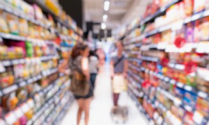 Schullebensmittelgeschäft, in dem Kinder gute Taten gegen das Nötigste eintauschen können, wurde als „lächerlich“ bezeichnet 