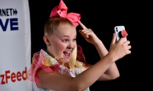 YouTube-Star Jojo Siwa outet sich und inspiriert Kinder dazu, sich selbst treu zu bleiben 