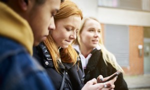 8 Gefahren von Social Media, die Sie mit Kindern und Jugendlichen besprechen sollten 