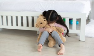 Mutter sagt, antiasiatischer Rassismus habe ihrer 4-Jährigen Angst gemacht, „in der Öffentlichkeit chinesisch“ zu sein 