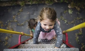 Kleinkindentwicklung:Ein Überblick über Meilensteine ​​von 24 Monaten bis 3 Jahren 