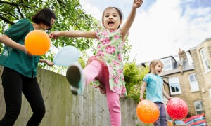 8 Tipps für die Einstellung eines Sommer-Kindermädchens oder -Sitters 