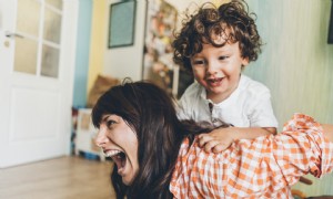 Mein Sohn hat sich mit seiner Babysitterin angefreundet, und jetzt muss ich ihm sagen, dass sie geht 