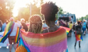 6 Tipps, um mit Kindern über den Pride Month und LGBTQ+-Rechte zu sprechen 