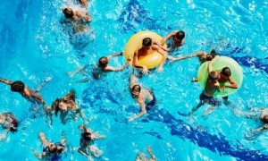 Das Schwimmbad ist diesen Sommer kein Badeersatz – sorry, liebe Eltern! 