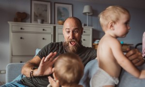 Ich kann als berufstätige Mutter erfolgreich sein, weil mein Mann ein Vater ist, der zu Hause bleibt 
