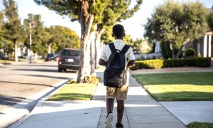 Wann können Kinder alleine zur Schule und zurück gehen? 
