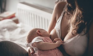 Die 10 besten Pump- und Still-BHs für stillende Mütter 