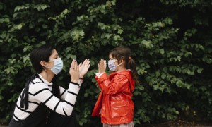 10 Fragen aus der COVID-Ära, die Kindermädchen und Babysitter stellen sollten, bevor sie sich um Kinder kümmern 