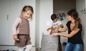 Nanny Job Creep:Wie man Grenzen für zusätzliche Arbeit setzt und wann man um eine Gehaltserhöhung bittet 