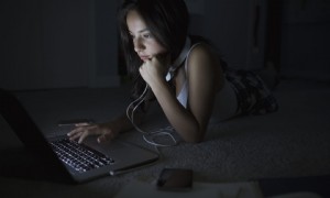 9 Warnsignale für Kinder, die YouTube schauen, und wie man es sicherer macht 