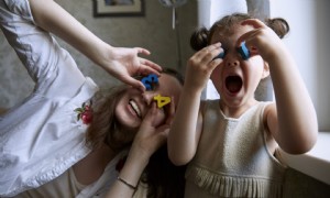 6 Möglichkeiten, die Kosten für die Anstellung eines Kindermädchens zu senken 