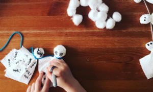 13 einfache Halloween-Bastelarbeiten für Kinder mit alltäglichen Haushaltsgegenständen 