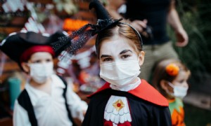 Halloween-Sicherheit 2021:Was Eltern vor Süßes oder Saures wissen sollten 