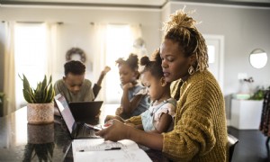 So läuft die Schule:9 Eltern teilen mit, wie sie bisher mit COVID-Unterbrechungen zurechtkommen 