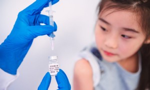 Die Mehrheit der Eltern plant, Kinder im Alter von 5 bis 11 Jahren gegen COVID-19 impfen zu lassen, wie eine Umfrage ergab