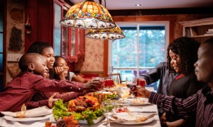 10 familiäre Thanksgiving-Traditionen, die Sie dieses Jahr beginnen können 