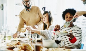 Wie man in der glücklichsten Zeit des Jahres mit giftigen Familienmitgliedern umgeht 