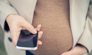 Virales TikTok von Müttern, die ihrem Chef während der Wehen eine E-Mail schicken, zeigt, wie die USA berufstätige Eltern im Stich lassen 