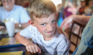 So helfen Sie Kindern mit Wut:7 wichtige Tipps, um ihnen zu helfen, mit diesem Gefühl umzugehen