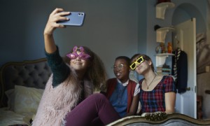 Mutter sagt, die Mittelschule habe ihrer Tochter Shapewear angeboten, um „das negative Körperbild zu korrigieren“. 