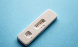 Kinder und COVID:Wann testen und was tun, wenn sie positiv sind? 