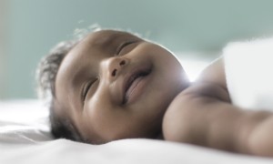 Ab welchem ​​Alter schlafen Babys nachts durch? Hier ist, was Experten sagen 