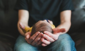 Die Regeln der Eltern für den Besuch ihres Neugeborenen werden als „egoistisch“ und übertrieben bezeichnet 