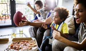 Wie man eine kinderfreundliche Super Bowl Party veranstaltet 