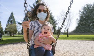 Anlässlich des 2-jährigen COVID-Jubiläums möchten Eltern von Pandemie-Babys, dass Sie Folgendes wissen 