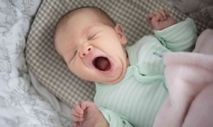 Was Sie über die Schlafgeräusche Ihres Babys wissen sollten