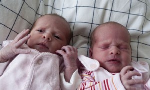 Fehler von frischgebackenen Eltern von Zwillingen und Mehrlingen