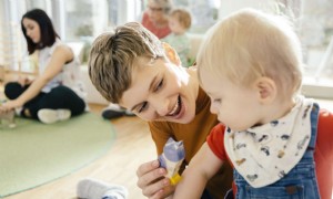 6 Möglichkeiten, im Urlaub eine Kinderbetreuung zu finden 