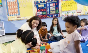 10 Fragen, die Sie einem potenziellen Kinderbetreuer stellen sollten 