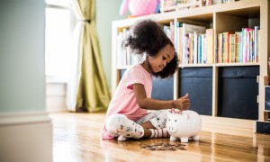 Geldmuster werden bis zum Alter von 7 Jahren festgelegt – hier ist, was Sie Ihren Kindern beibringen sollten und was nicht 