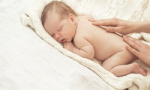 Wie man ein Baby massiert 