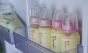 Unglaubliches TikTok-Video zeigt, was es wirklich braucht, um Drillinge zu stillen 