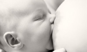 7 natürliche Wege, um mehr Muttermilch zu produzieren 