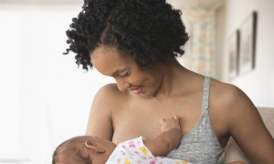 Auswahl des besten Stillkissens für Ihr Baby 