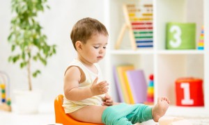 Wann Sie mit dem Töpfchentraining Ihres Kleinkindes beginnen sollten 